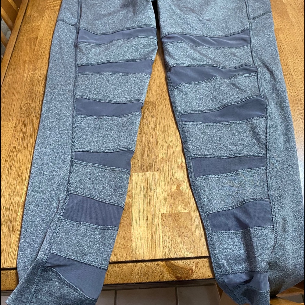 Avia Gray Athletic leggings mesh cut outs size XL